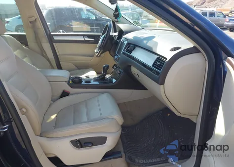 2013 Volkswagen Touareg Tdi Sport z USA, uszkodzony, nr VIN WVGEP9BP1DD004567